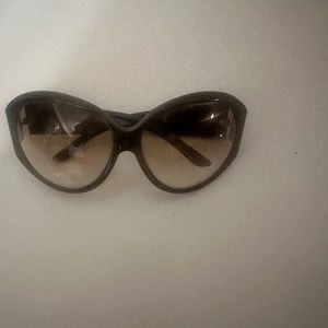 Brown tortoise Gucci sunglasses